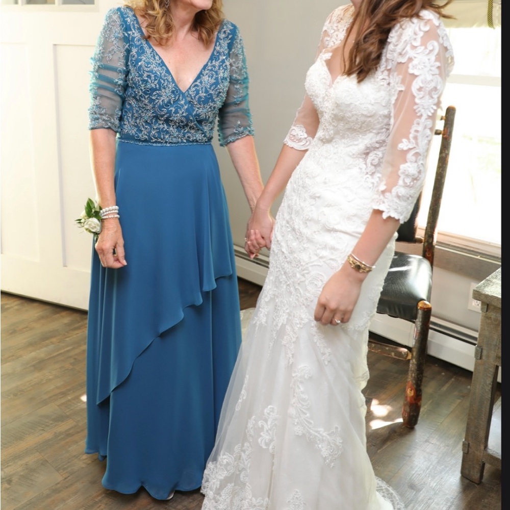 Elegant Teal Evening Gown - Picture 8 of 8
